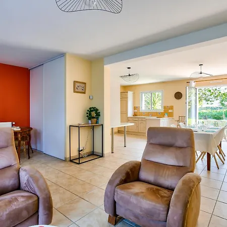 Maison Spacieuse Pour 4 Avec Jardin Et Terrasse *